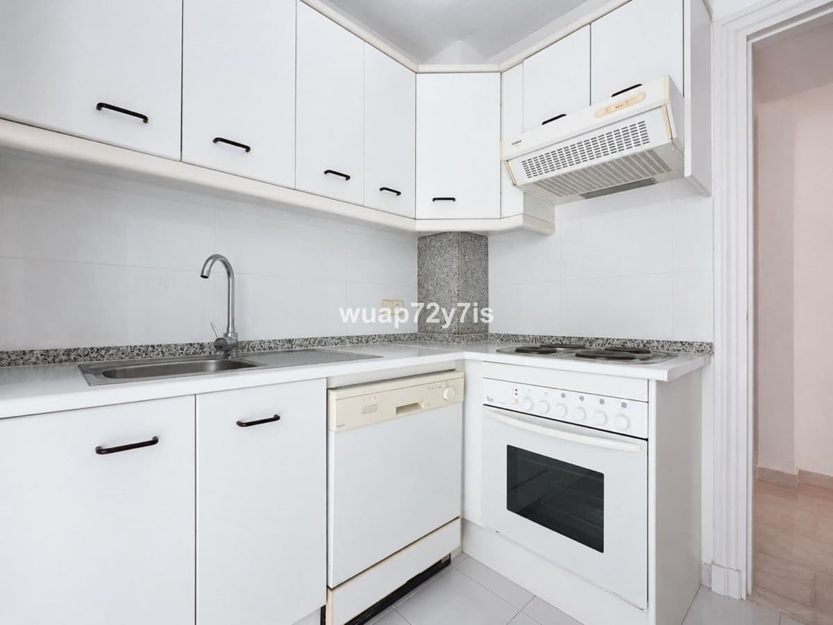 Townhouse in El Paraiso — photo 7 of 10