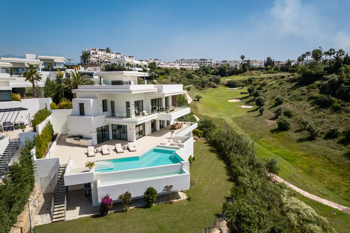 Detached Villa in Estepona — photo 1 of 10