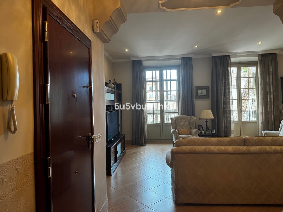 Ground Floor Apartment in Málaga — photo 5 of 10