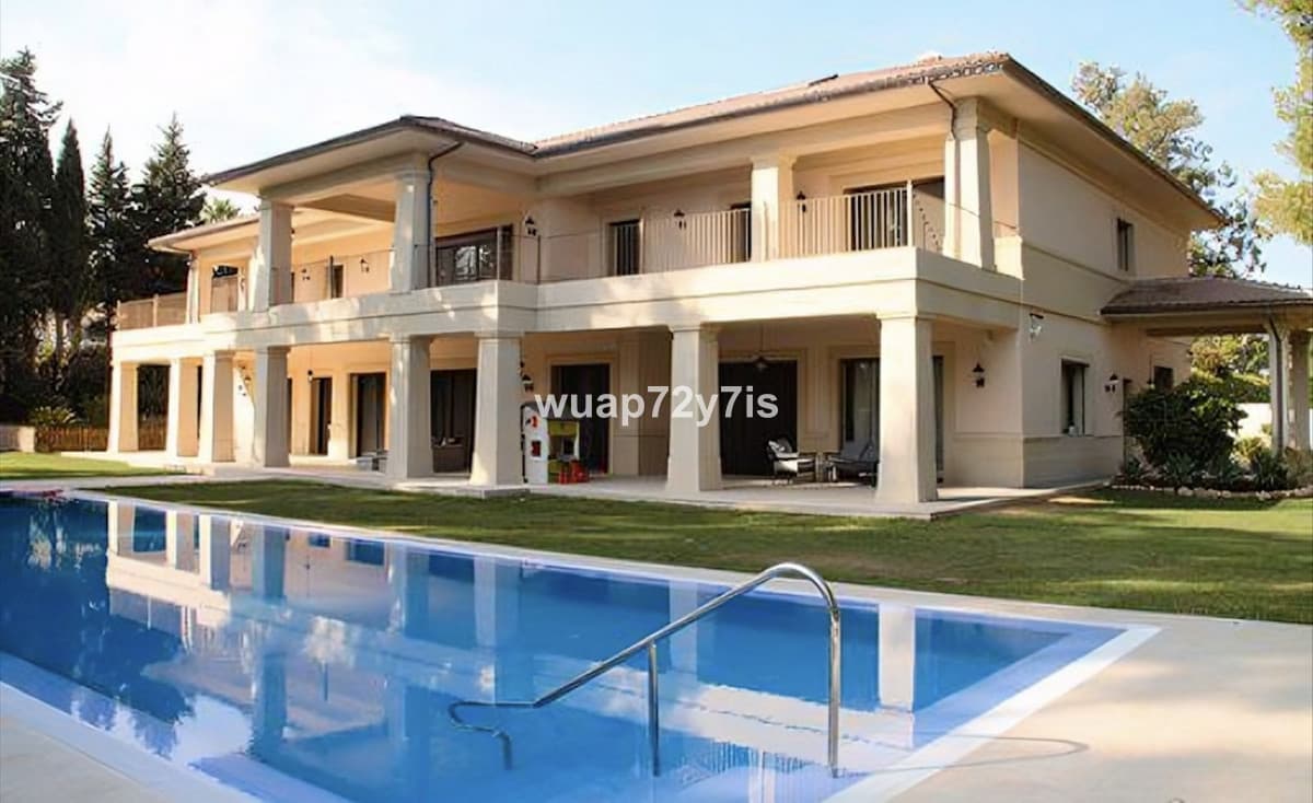 Detached Villa in Guadalmina Baja — photo 1 of 10