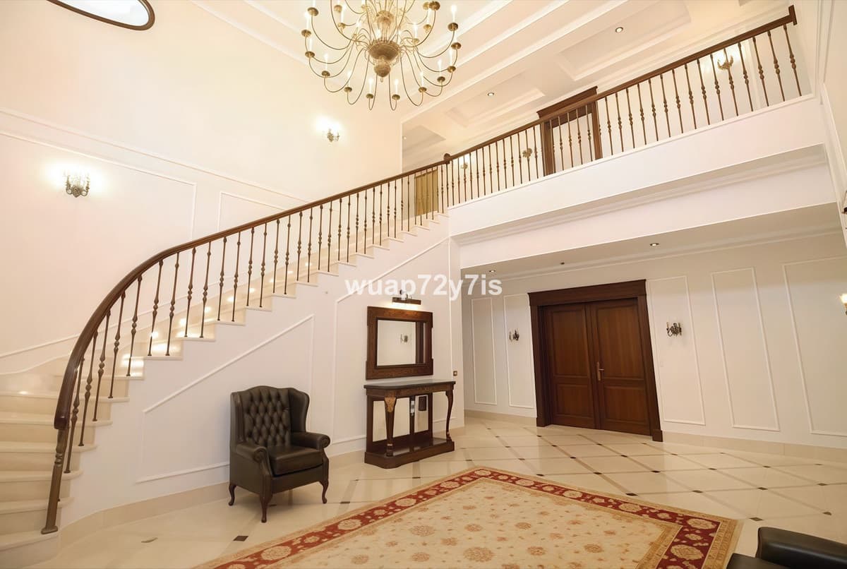 Detached Villa in Guadalmina Baja — photo 2 of 10