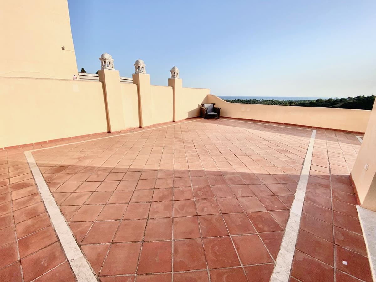 Penthouse Duplex in Elviria — photo 2 of 10