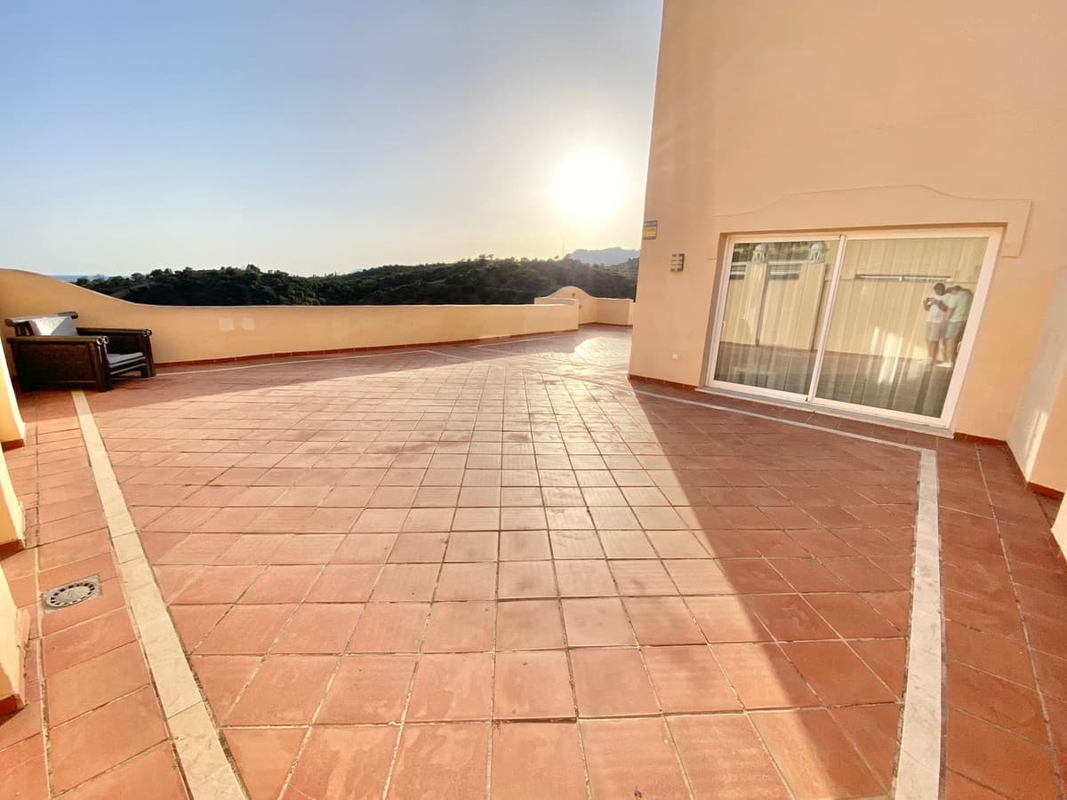 Penthouse Duplex in Elviria — photo 4 of 10