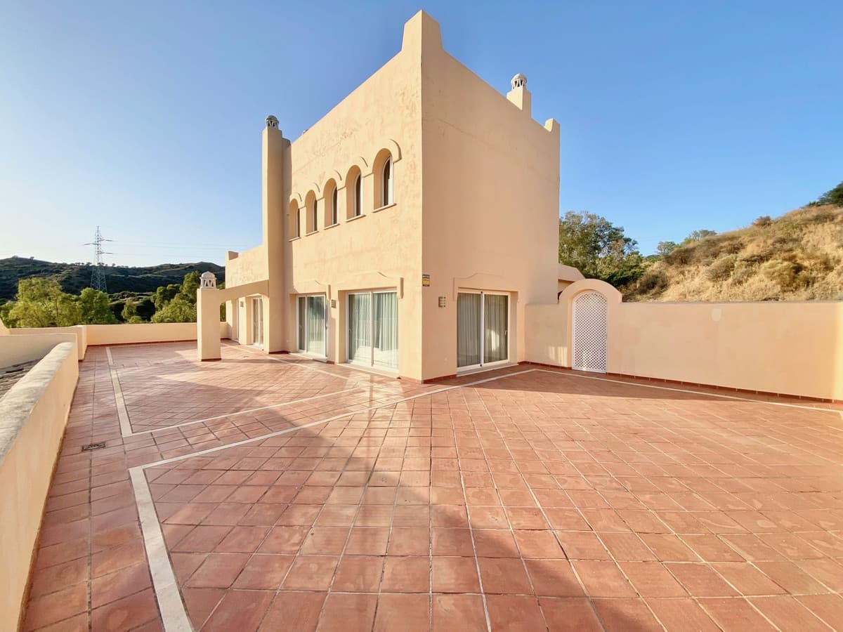 Penthouse Duplex in Elviria — photo 5 of 10