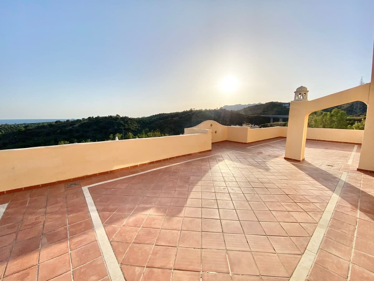 Penthouse Duplex in Elviria — photo 6 of 10