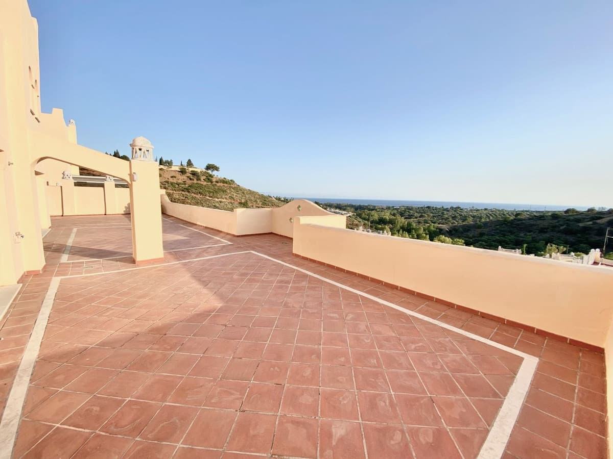 Penthouse Duplex in Elviria — photo 8 of 10