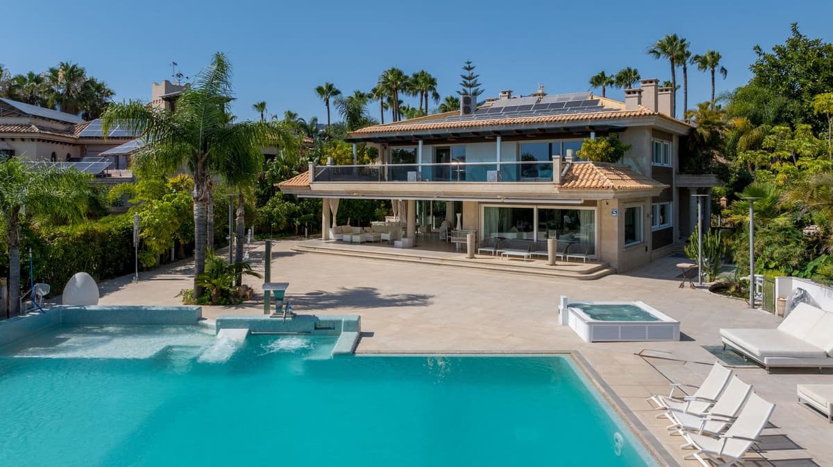 Detached Villa in Bahía de Marbella — photo 3 of 10