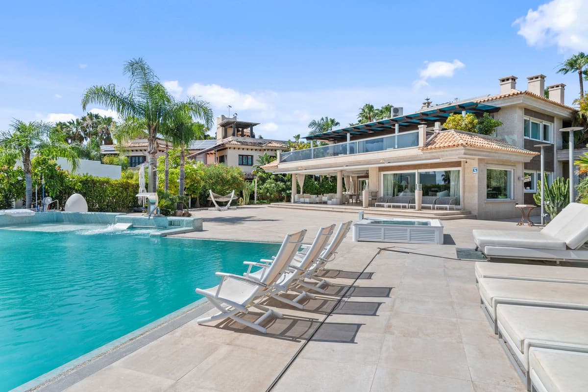 Detached Villa in Bahía de Marbella — photo 8 of 10