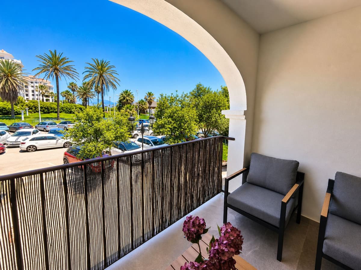 Middle Floor Apartment in La Duquesa — photo 9 of 10