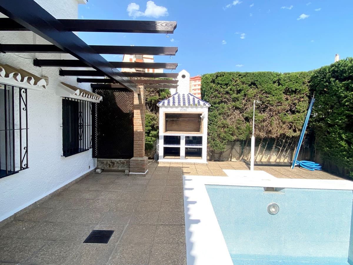 Detached Villa in Fuengirola — photo 2 of 10