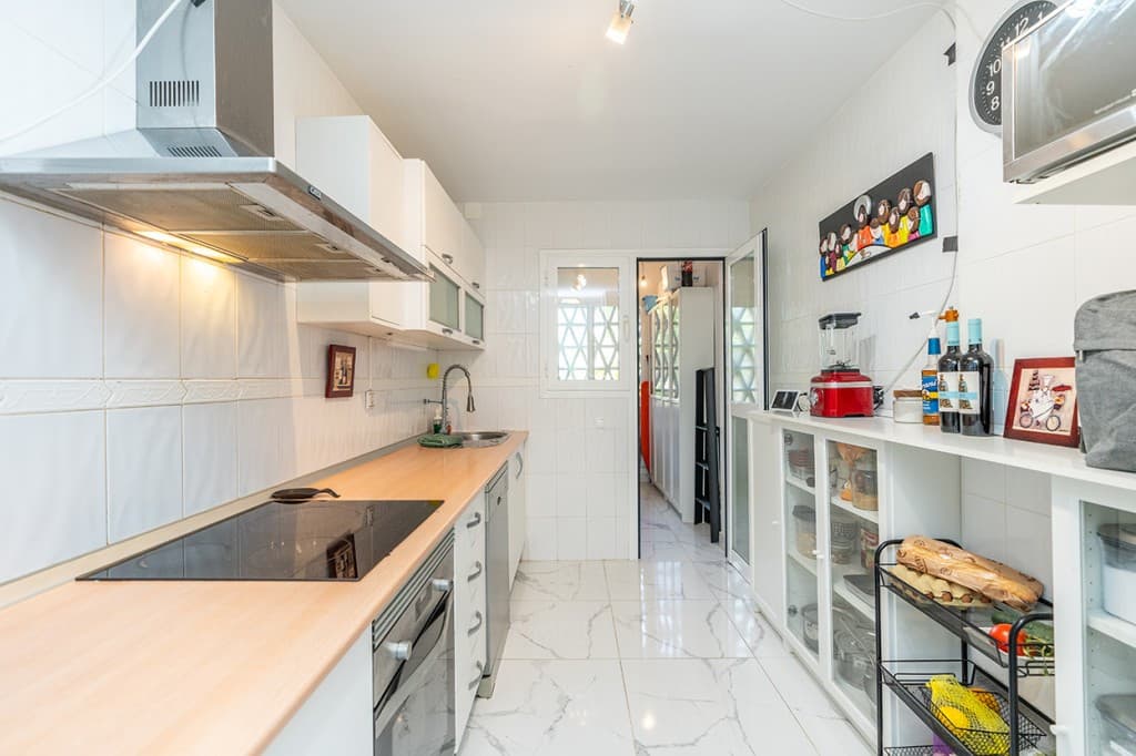 Ground Floor Apartment in Marbella — photo 3 of 10