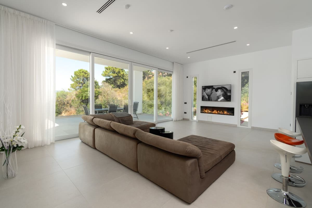 Detached Villa in La Mairena — photo 3 of 10