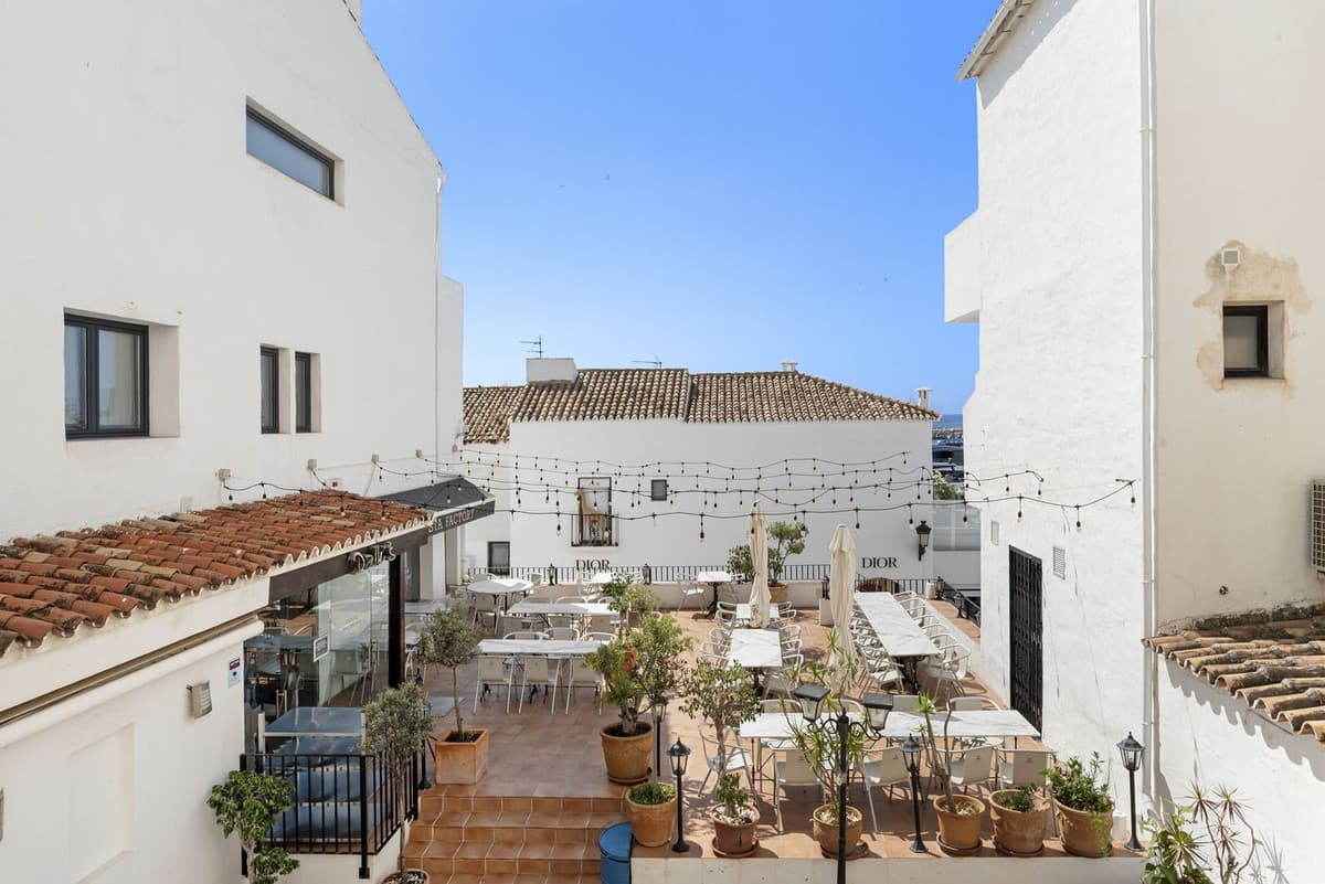 Middle Floor Apartment in Puerto Banús — photo 3 of 10