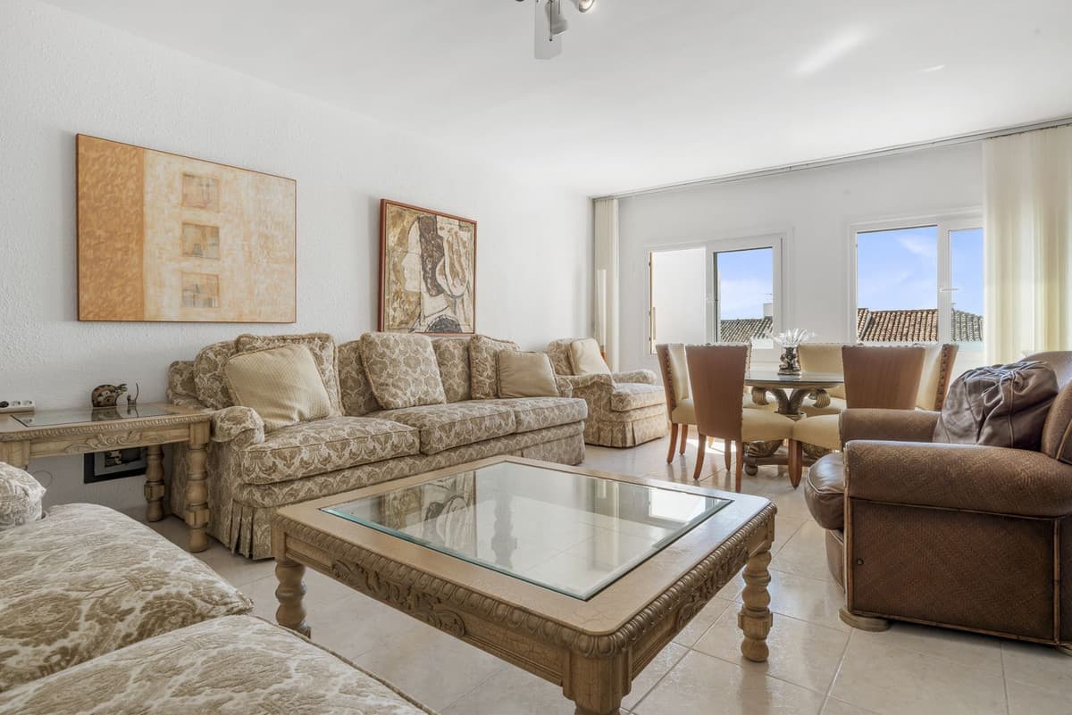 Middle Floor Apartment in Puerto Banús — photo 4 of 10