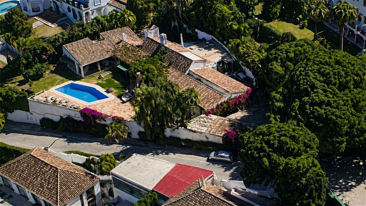 Detached Villa in Nueva Andalucía — photo 2 of 10
