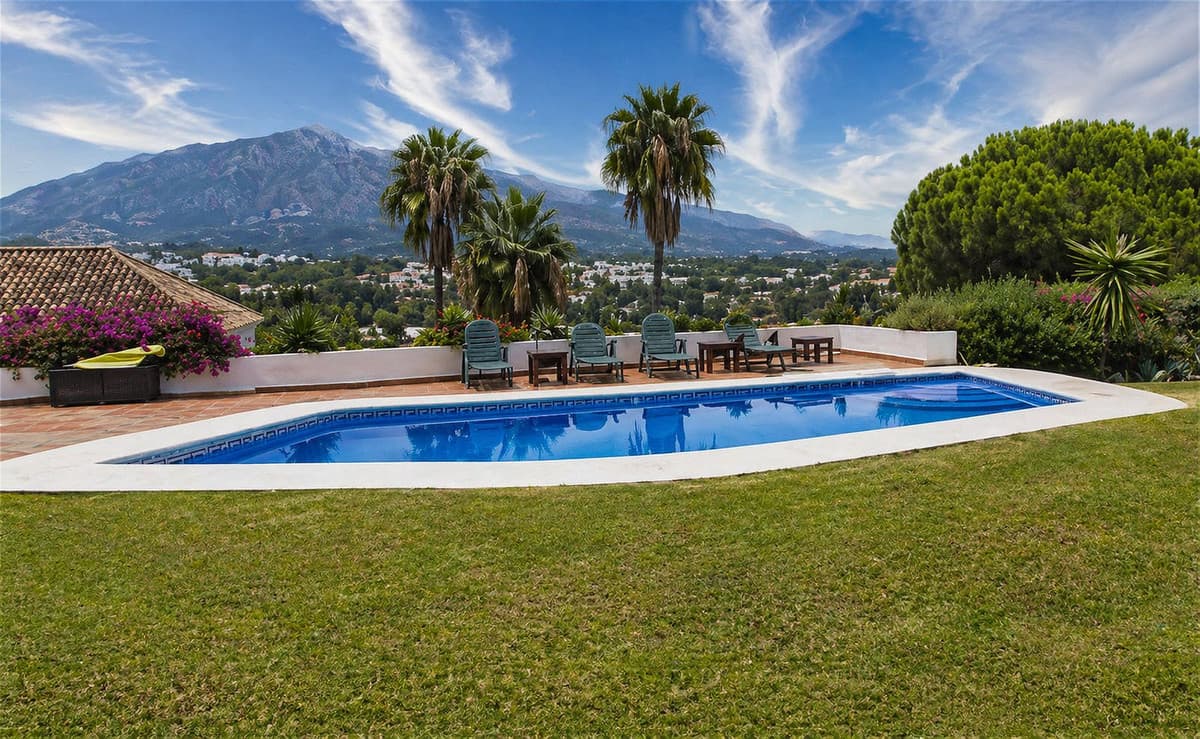 Detached Villa in Nueva Andalucía — photo 5 of 10