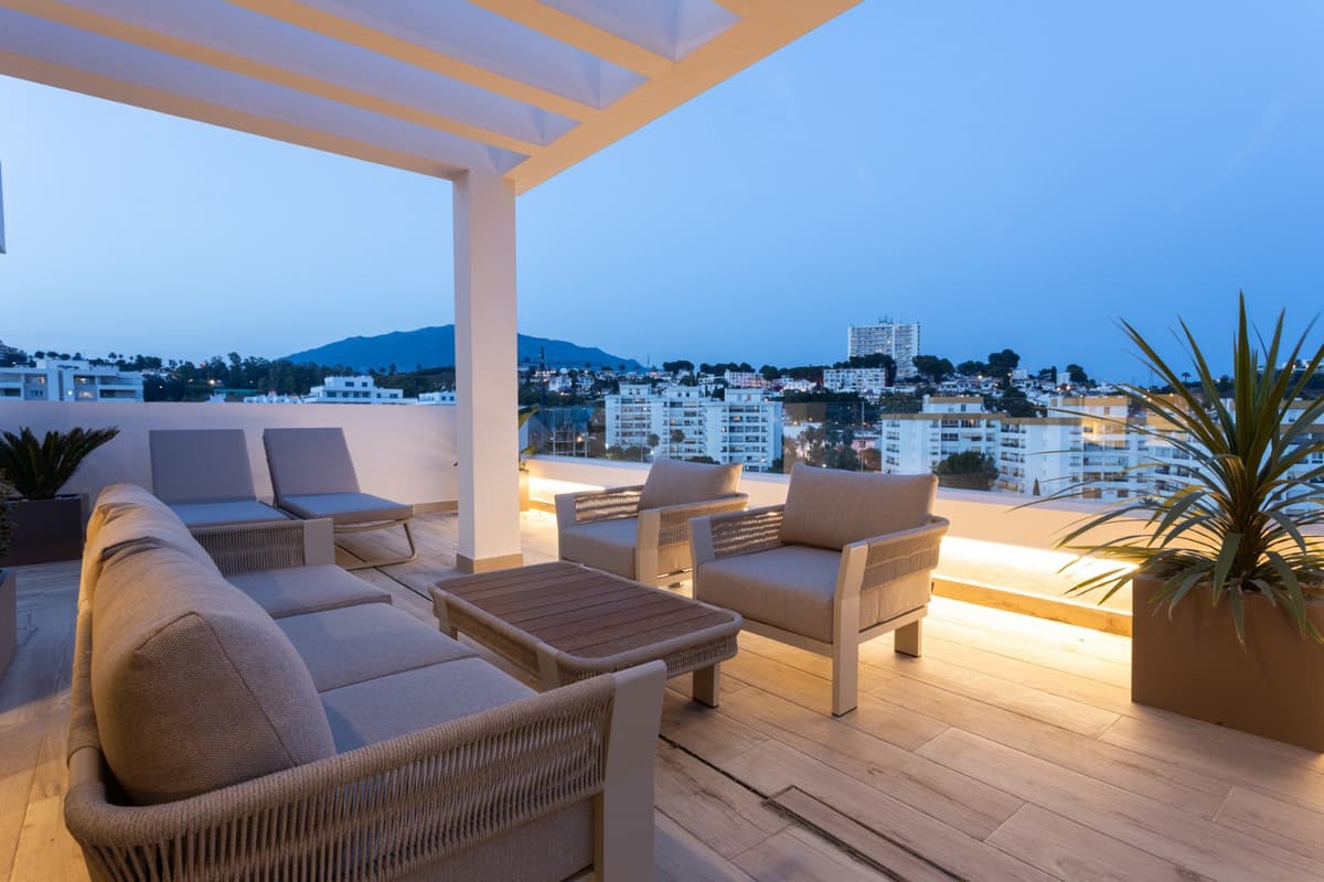 Middle Floor Apartment in Nueva Andalucía — photo 7 of 10