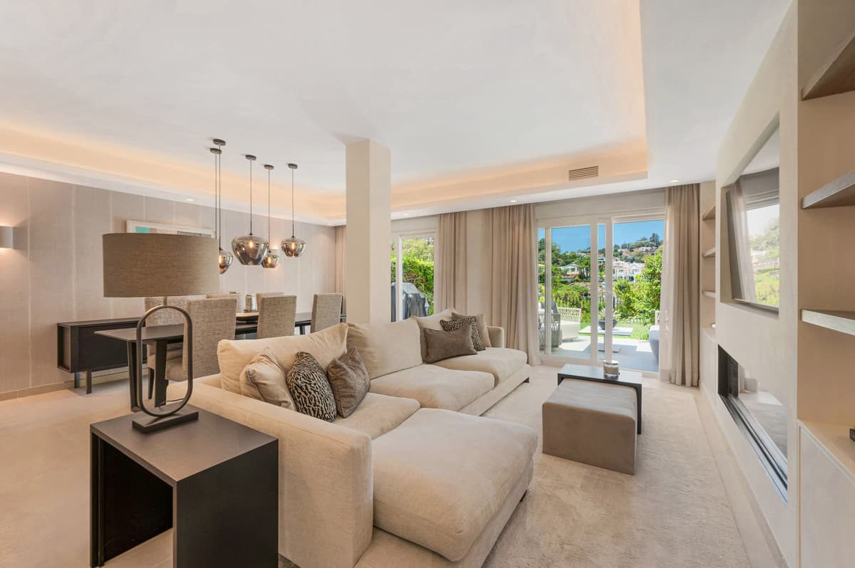 Townhouse in La Quinta — photo 1 of 10
