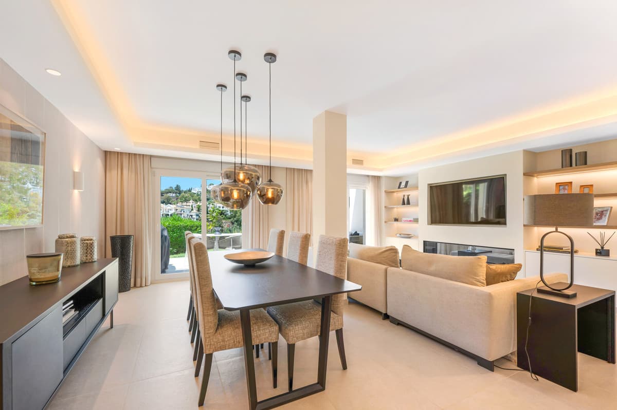 Townhouse in La Quinta — photo 3 of 10