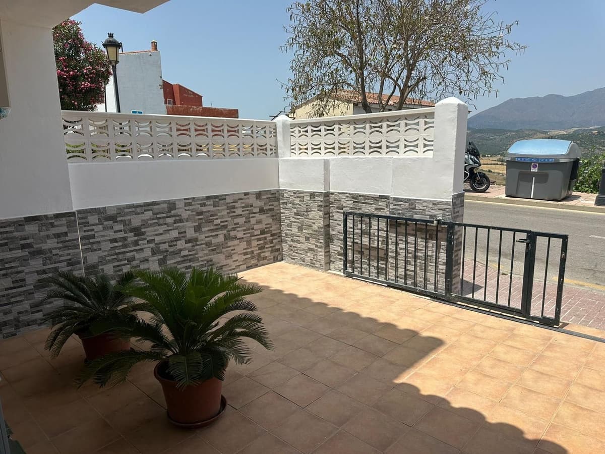Townhouse in Manilva — photo 1 of 10
