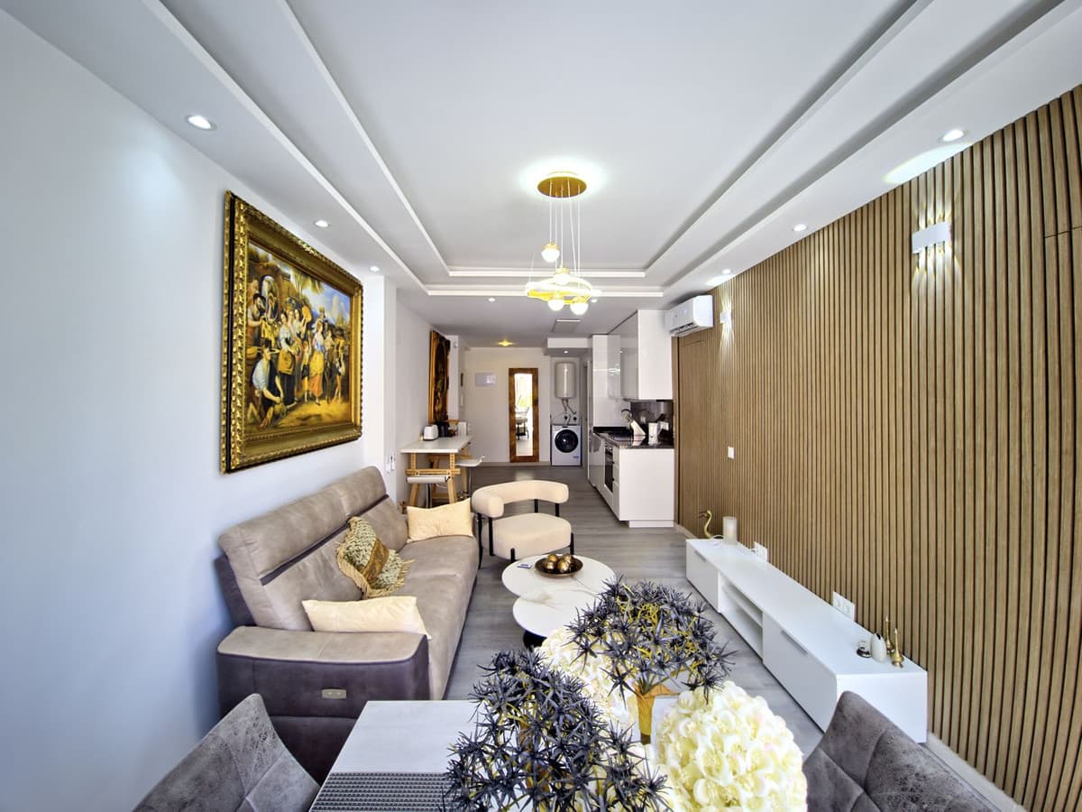 Middle Floor Apartment in Marbella — photo 1 of 10
