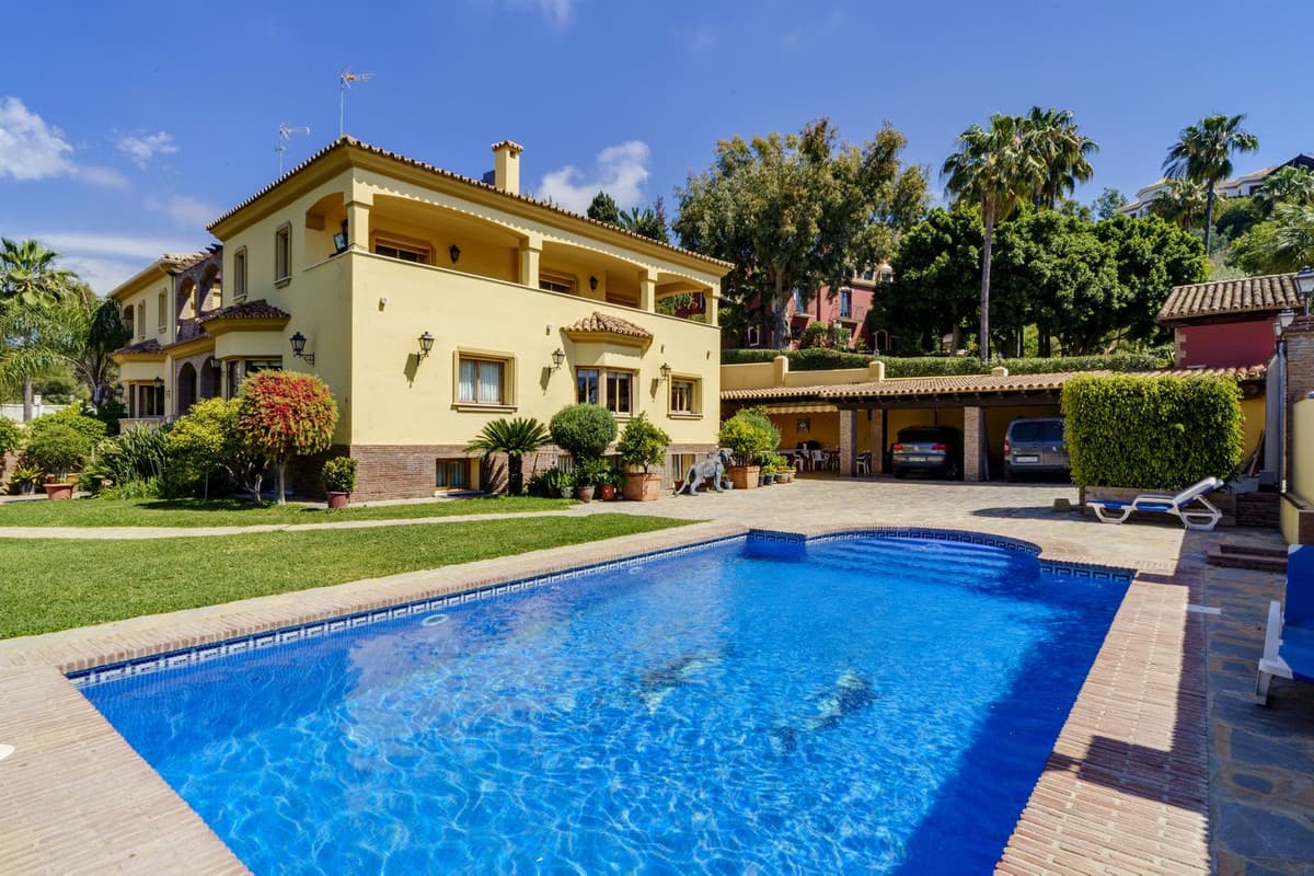 Detached Villa in La Quinta — photo 1 of 10