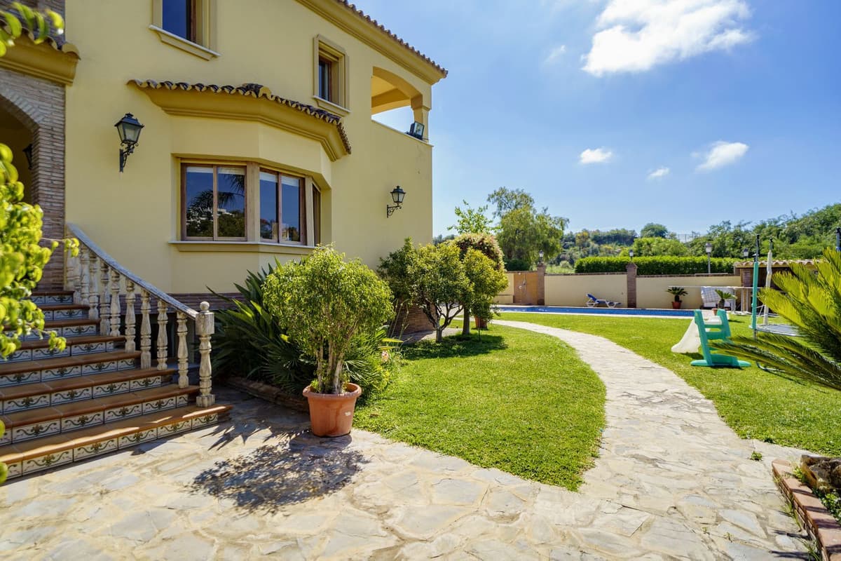 Detached Villa in La Quinta — photo 4 of 10