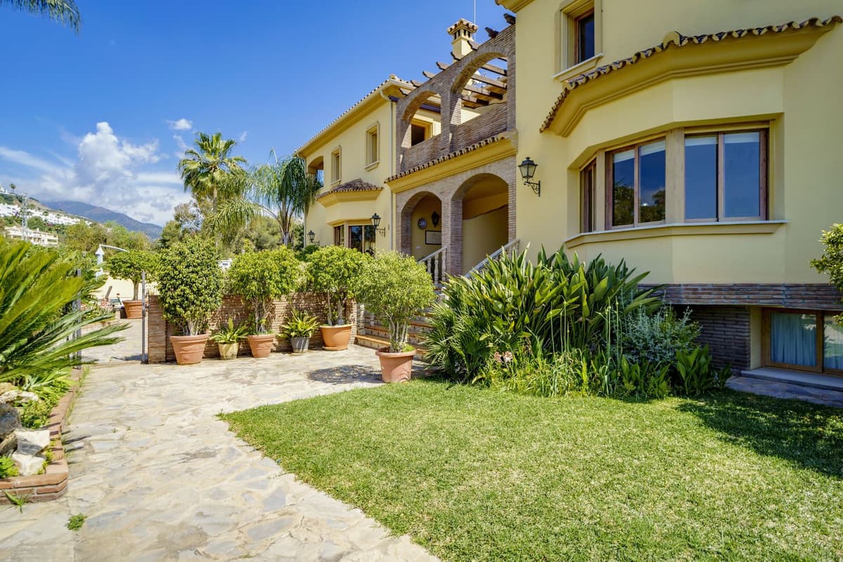 Detached Villa in La Quinta — photo 5 of 10