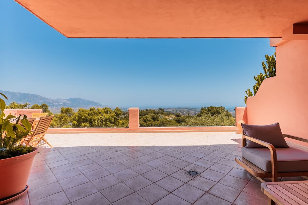 Middle Floor Apartment in La Mairena — photo 1 of 10