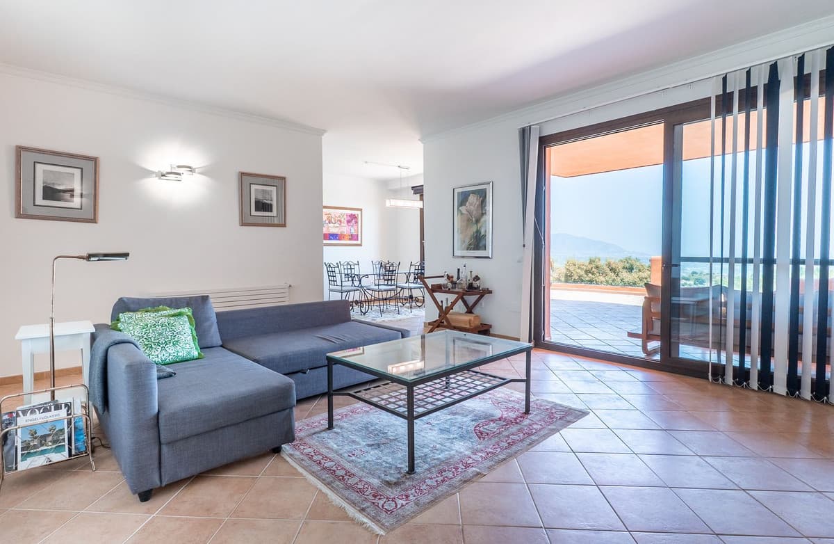 Middle Floor Apartment in La Mairena — photo 3 of 10