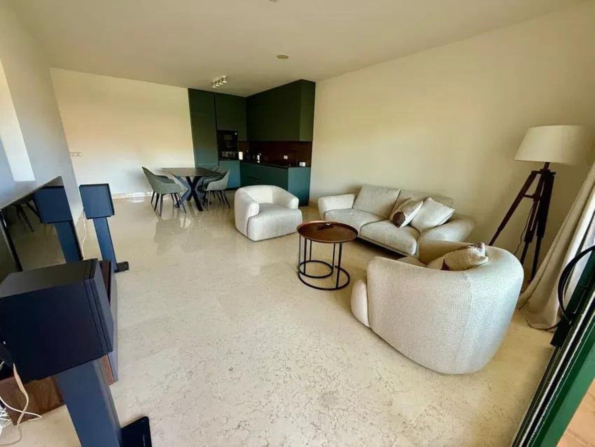 Middle Floor Apartment in Benahavís — photo 2 of 10