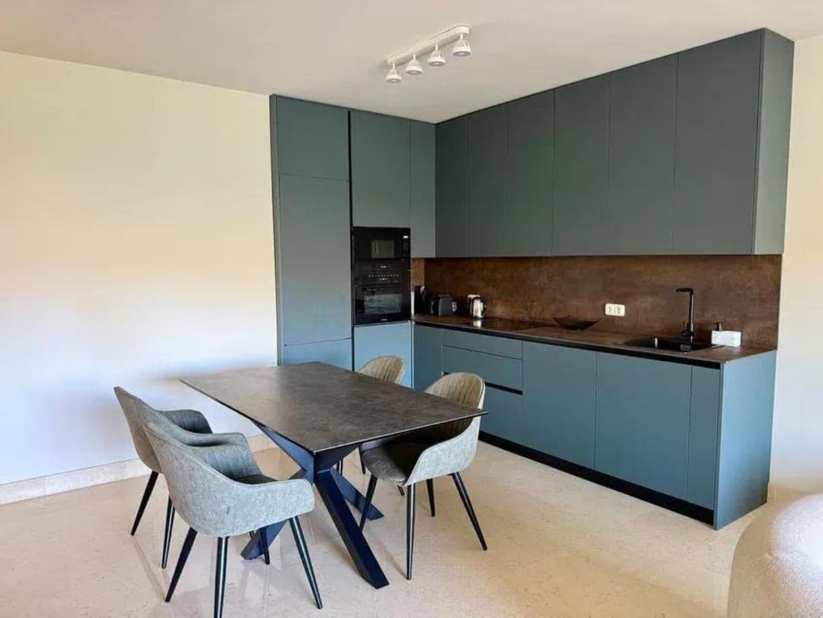 Middle Floor Apartment in Benahavís — photo 3 of 10