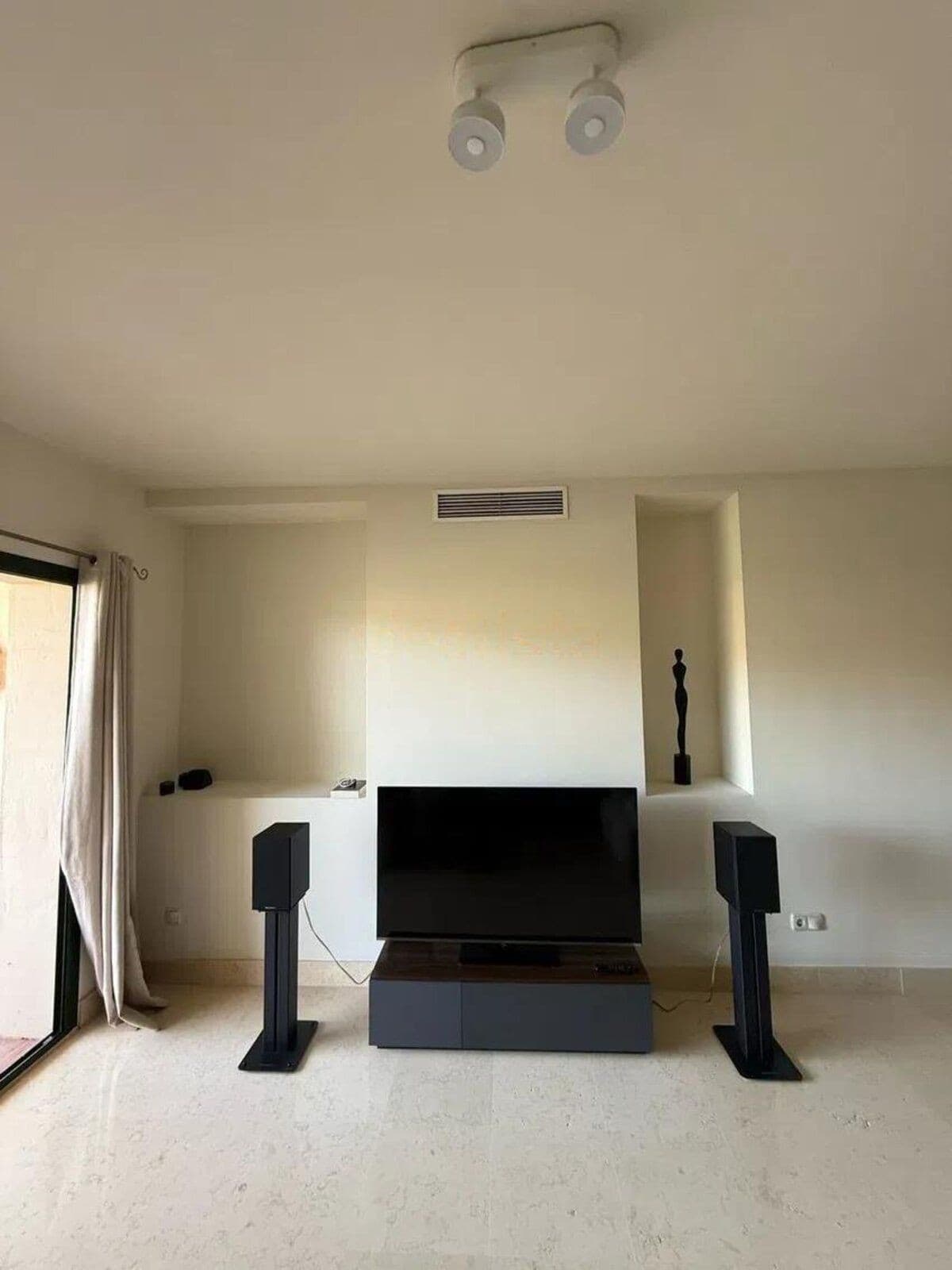 Middle Floor Apartment in Benahavís — photo 5 of 10
