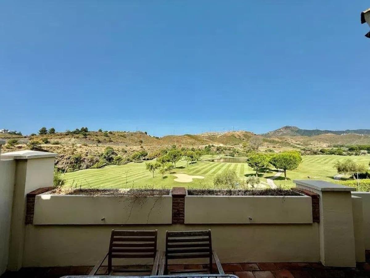 Middle Floor Apartment in Benahavís — photo 6 of 10