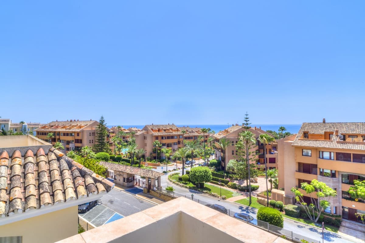 Penthouse Duplex in Bahía de Marbella — photo 5 of 10