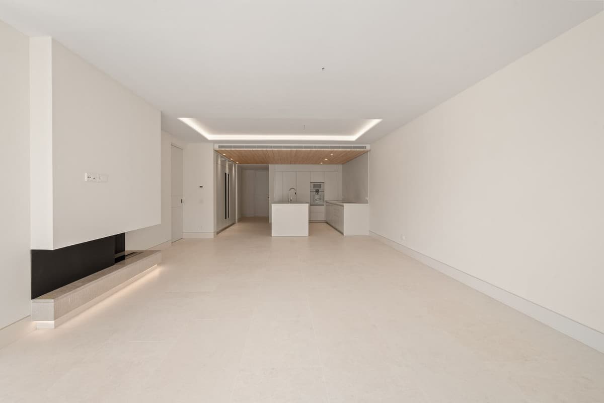 Middle Floor Apartment in The Golden Mile — photo 7 of 10
