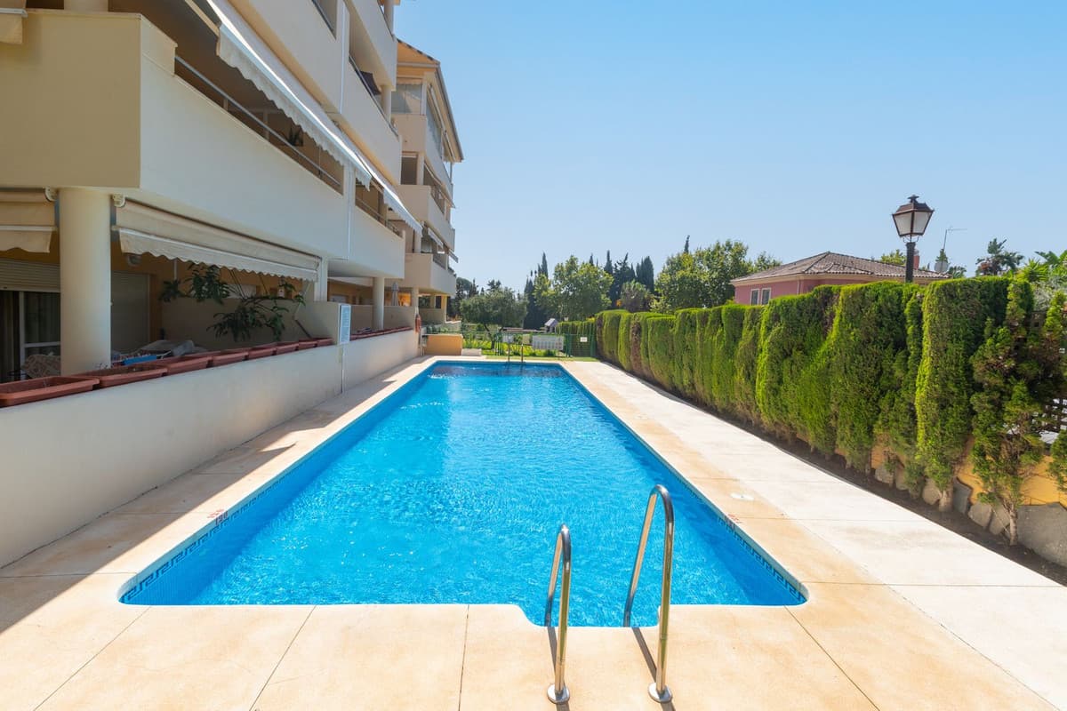 Middle Floor Apartment in Elviria — photo 1 of 10