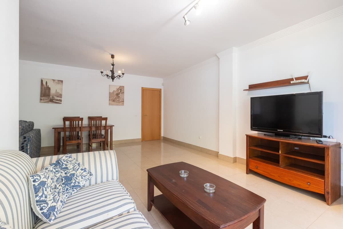 Middle Floor Apartment in Elviria — photo 5 of 10