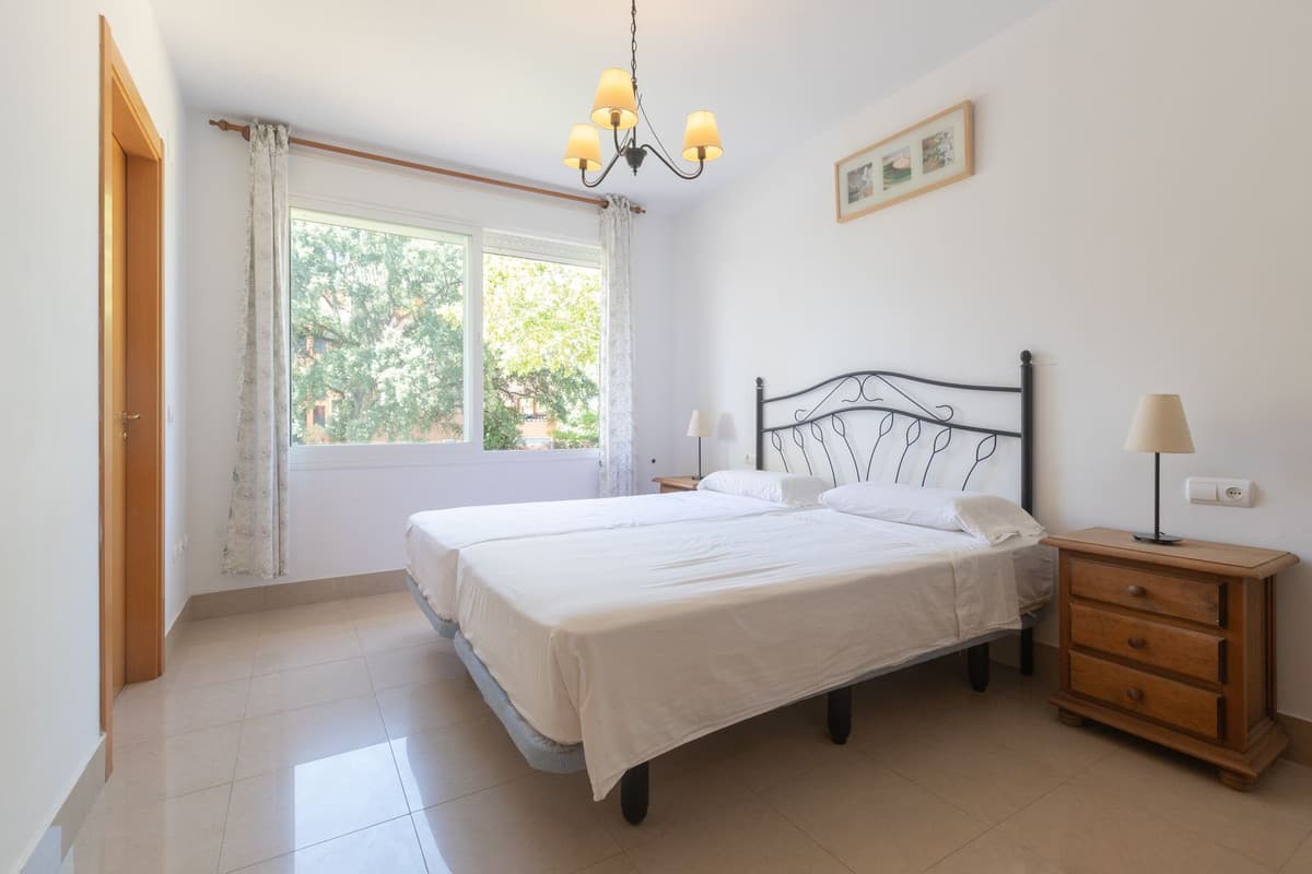 Middle Floor Apartment in Elviria — photo 9 of 10