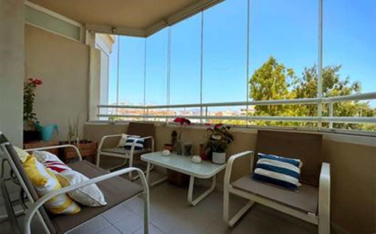 Middle Floor Apartment in Málaga — photo 1 of 10
