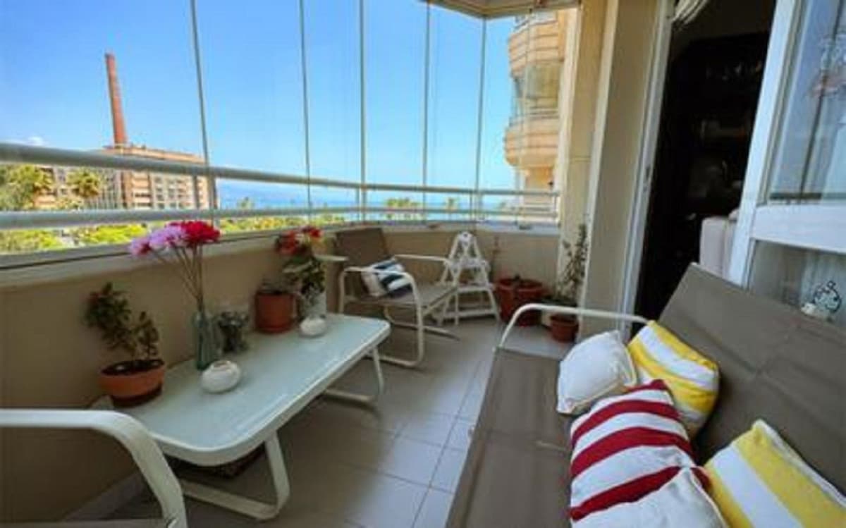 Middle Floor Apartment in Málaga — photo 2 of 10