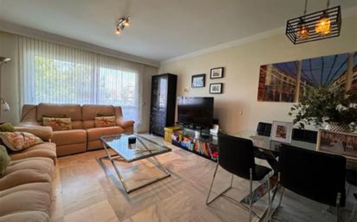 Middle Floor Apartment in Málaga — photo 4 of 10