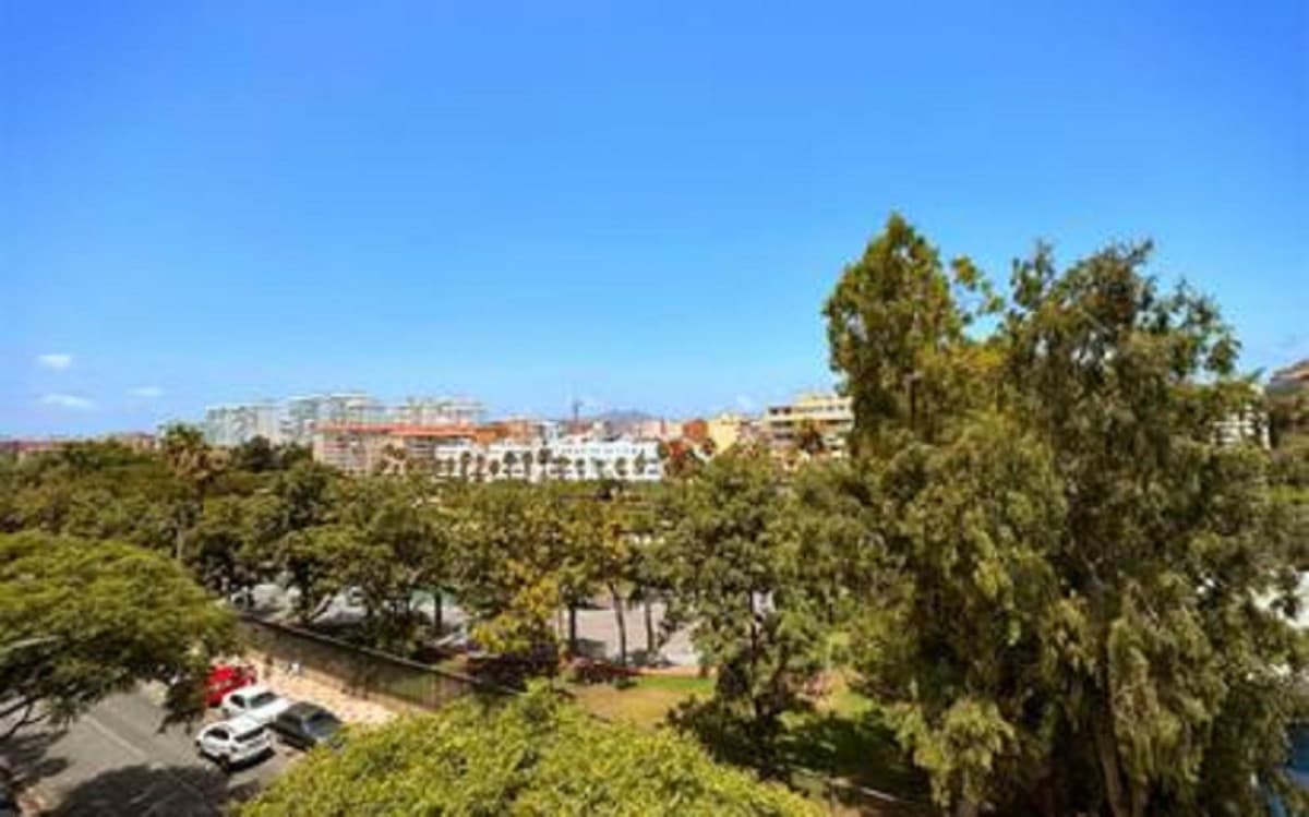 Middle Floor Apartment in Málaga — photo 9 of 10