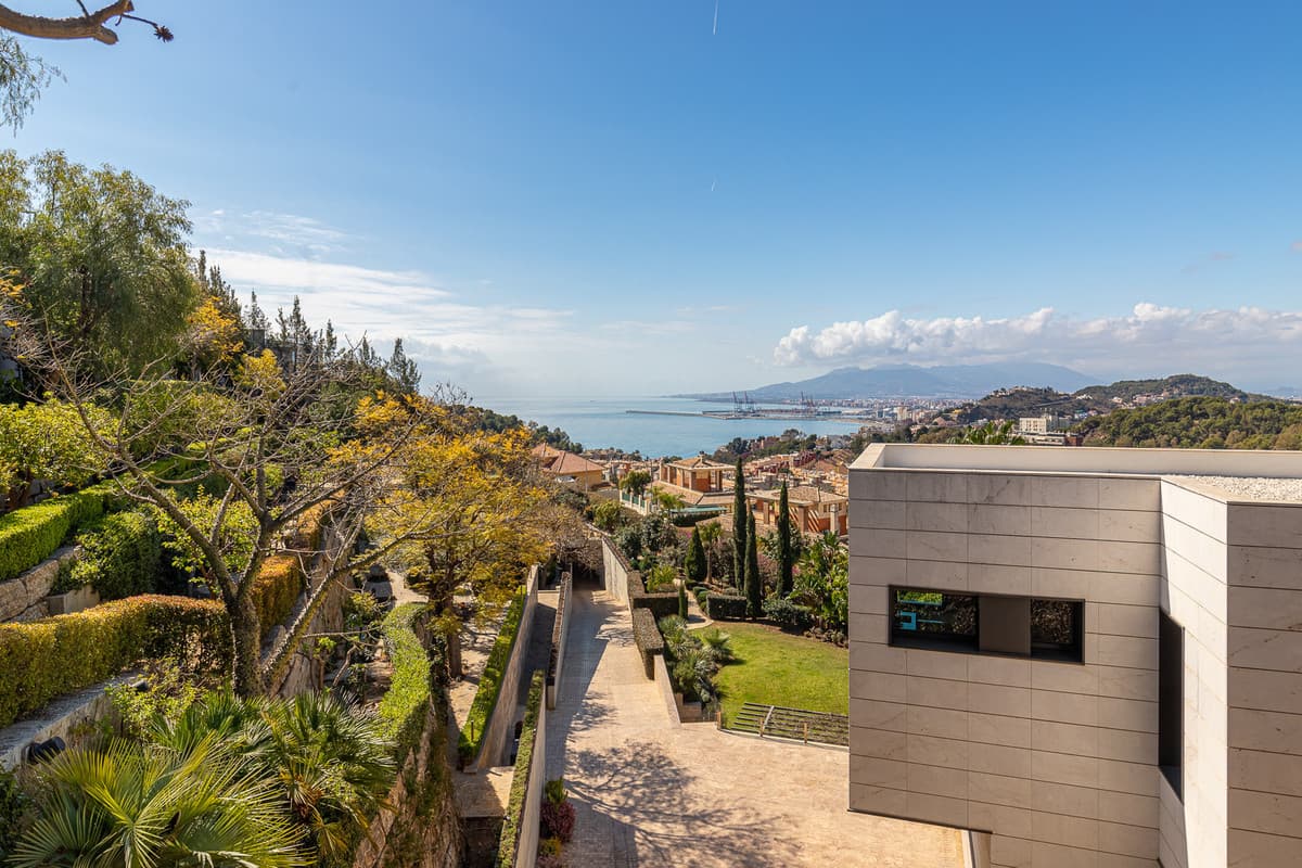 Detached Villa in Málaga Este — photo 2 of 10