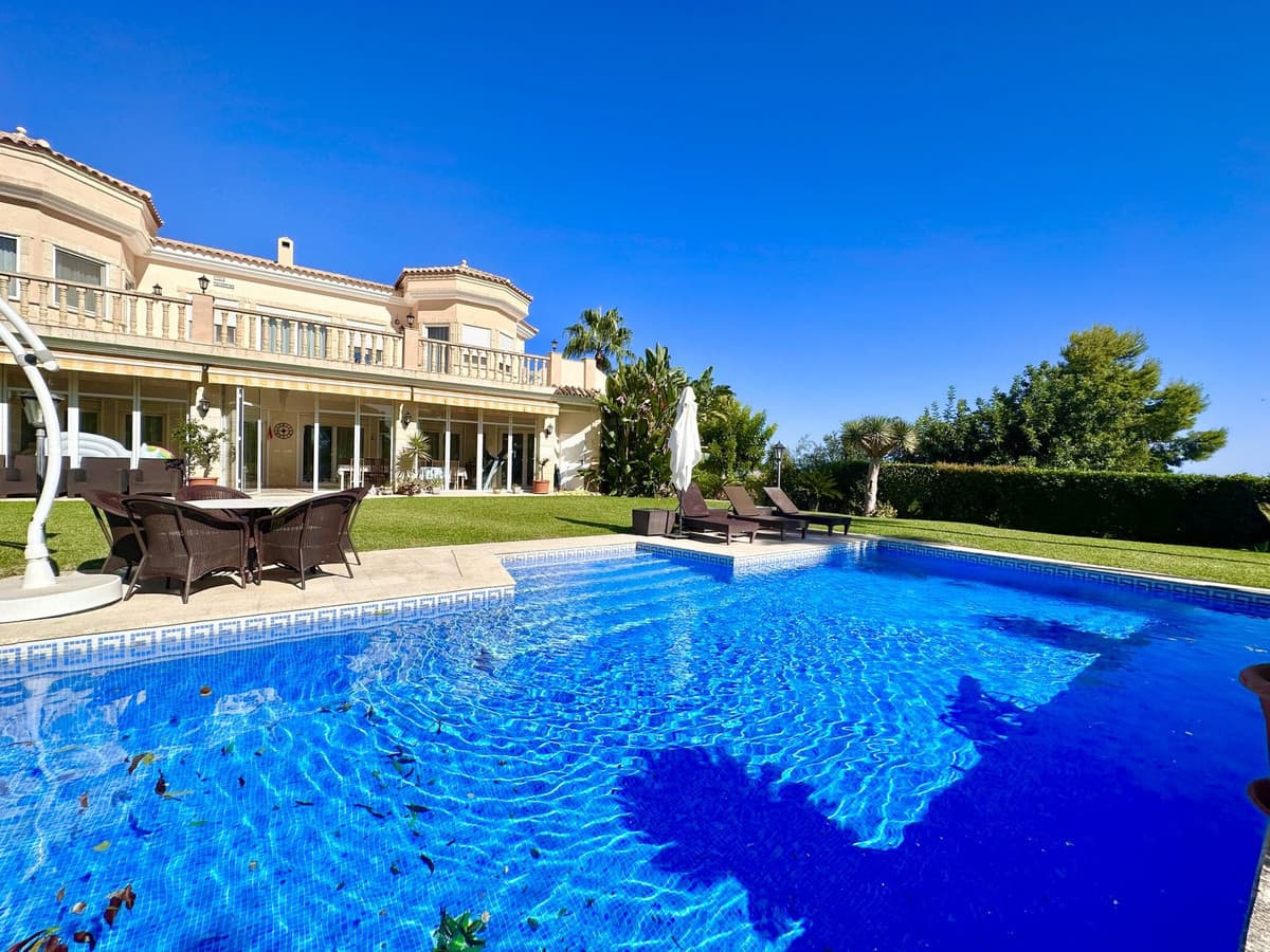 Detached Villa in El Rosario — photo 1 of 10
