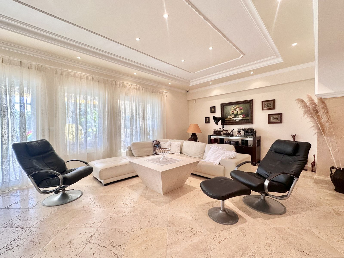 Detached Villa in El Rosario — photo 7 of 10