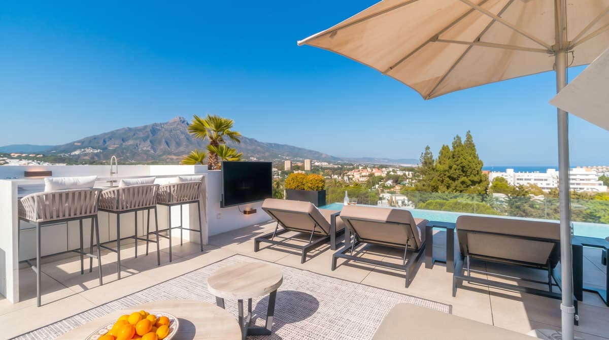 Detached Villa in Nueva Andalucía — photo 1 of 10