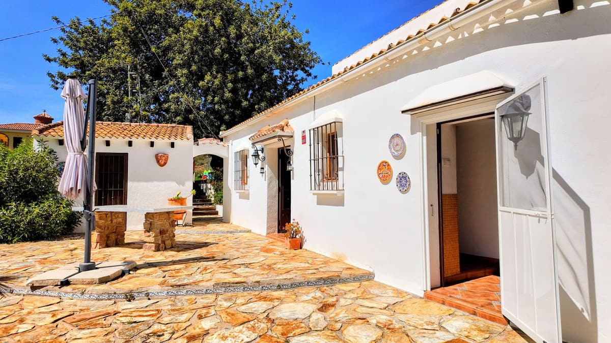 Cortijo in Almogía — photo 1 of 10