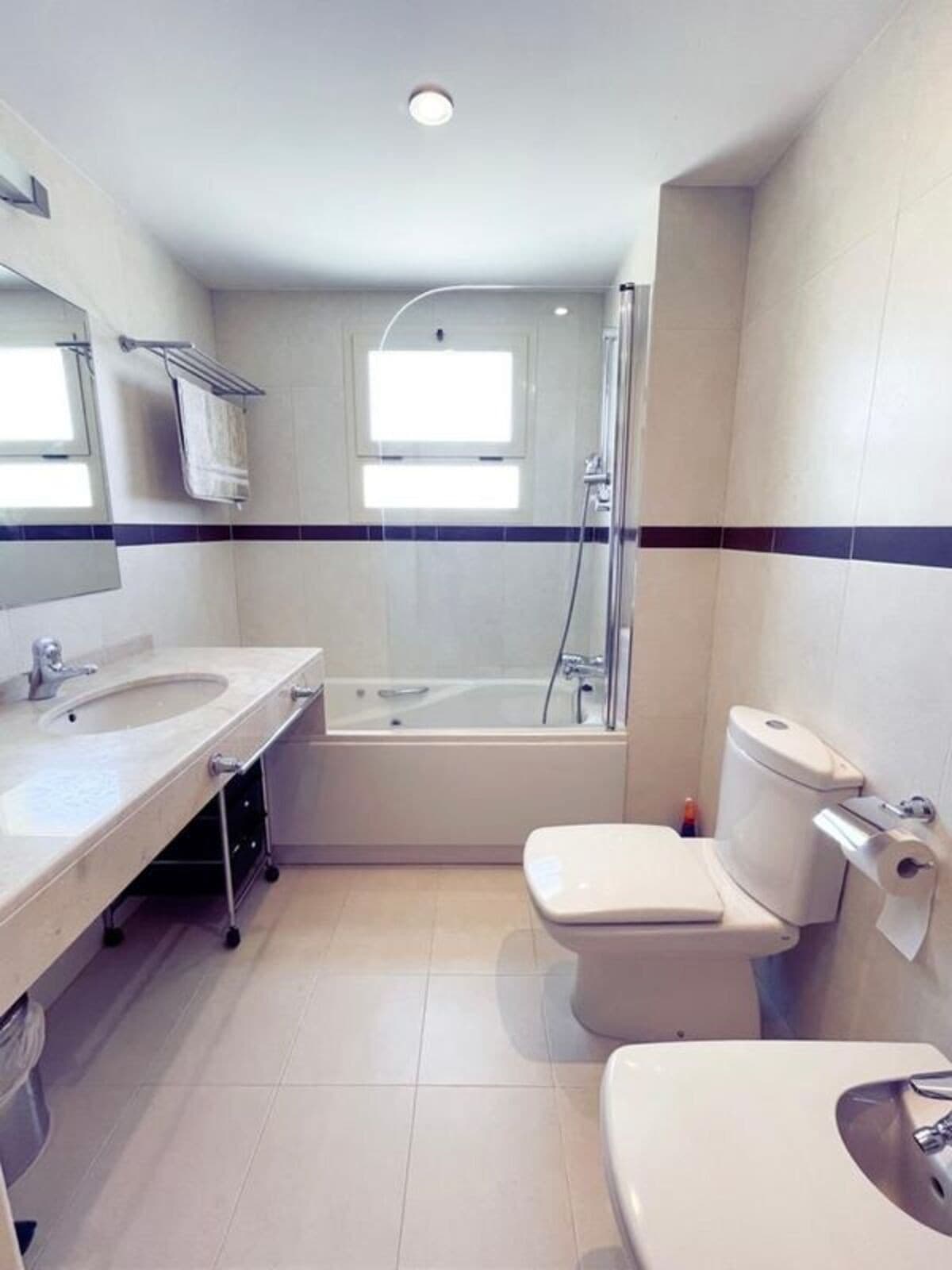 Middle Floor Apartment in Mijas Costa — photo 9 of 10