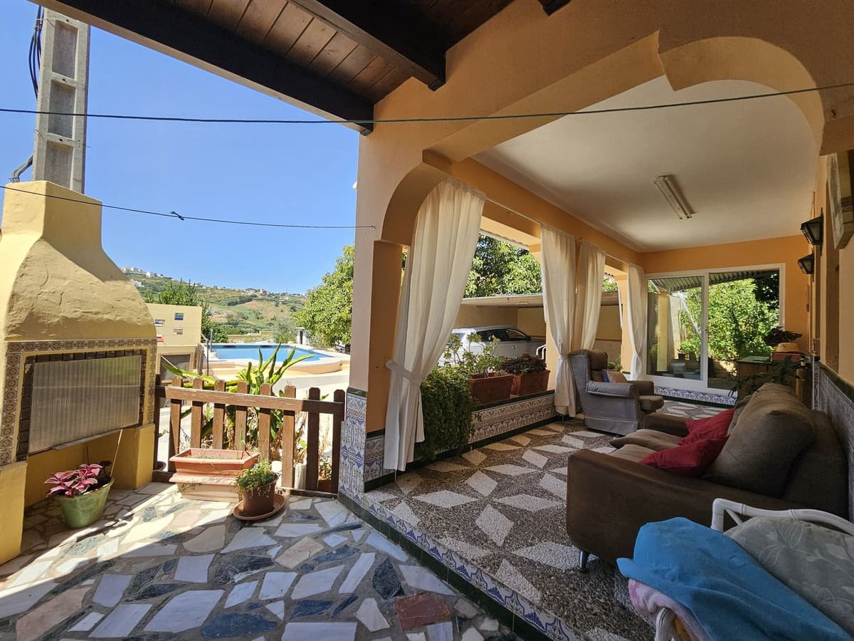 Detached Villa in Casares — photo 2 of 10